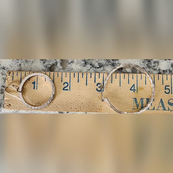 Set of 2, 925 silver hoops, 925 dangly 2-tone earrings - Picture 2 of 8